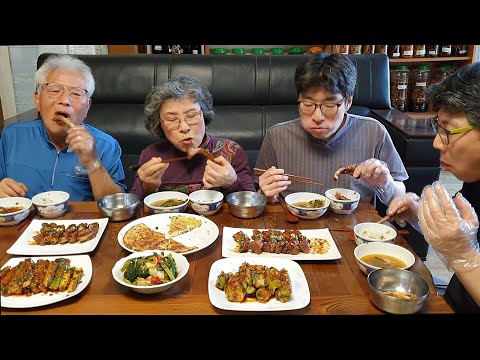 Видео: Тушеные ребрышки, суп из соевой пасты, овощная яичница, мясное шоу