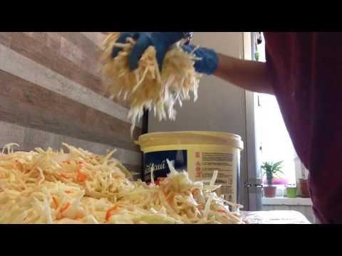 Видео: Заквасить капусту! Самый вкусный и быстрый рецепт! Супер вкусный!