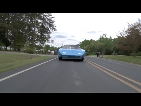 Видео: Plymouth Superbird Ричарда Петти, скорость 200 миль/ч, на дороге