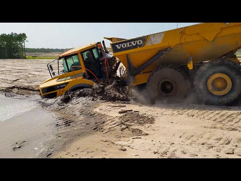 Видео: Грузовик застрял в грязи, бездорожье не прощает ошибок. Никогда не делайте этого на бездорожье!!