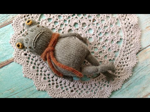 Видео: Вязальный влог. Жабик и Жабуля спицами / митенки / игрушки из остатков пряжи.