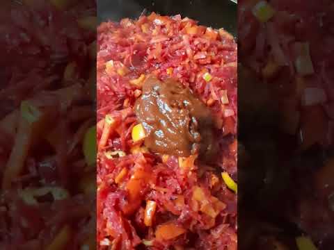 Видео: Готовлю вкусный ароматный борщ на домашней уточке