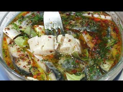 Видео: Скумбрия в пикантном маринаде с горчицей.