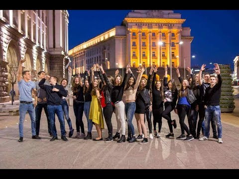 Видео: Честито завършване 12 Б клас 32 СОУ