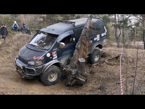 Видео: Жесткая Delica против Jeep Wrangler, ГАЗ-69, Suzuki Escudo, Nissan Safari! Категория Medium