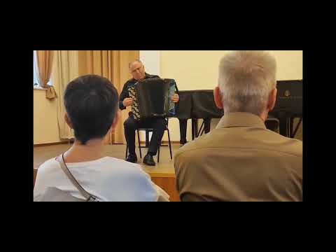 Видео: Блантер-Паницкий "В лесу прифронтовом" Исполняет Юрий Сидоров (баян)