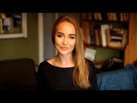 Видео: Круто поет песню Грибов на языке жестов