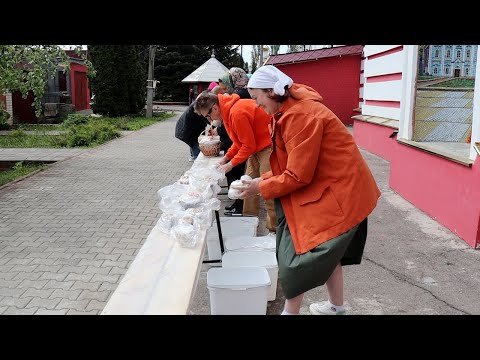 Видео: 32 КУЛИЧА🎂на СЕМЬЮ МАЛО! МАМА 11 В ХРАМЕ.