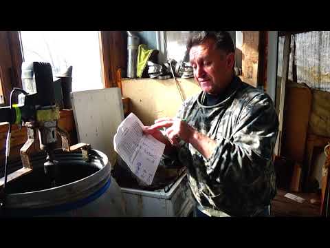 Видео: Многофункциональная подкормка для пчел. Апидомик внутри..