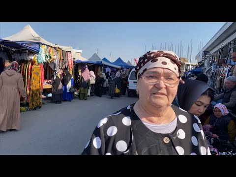 Видео: Узбекистан! Наманган! Рынок «Чорсу» Мама Люся выбирает себе ткани на базаре