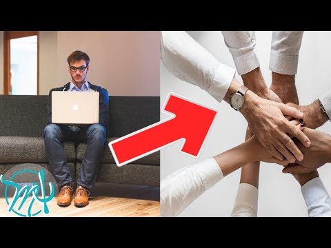 Видео: Как выживают на работе // Отношения в коллективе