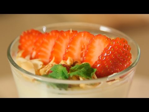 Видео: Итальянский десерт Сабайон. Рецепт от шеф-повара.