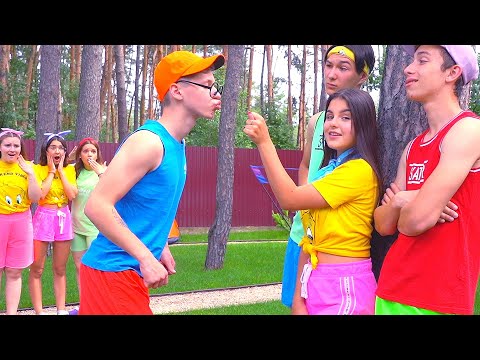 Видео: Кому ПОЦЕЛУЙ, а Кому ФИГА !? НАГЛЫЕ ПРИСТАВУЧИЕ ПАЦАНЫ