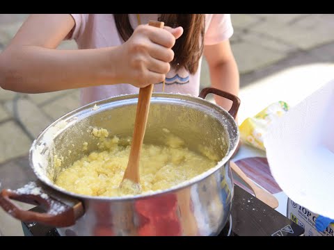 Видео: Как се прави качамак в Родопите?!?