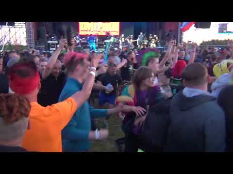 Видео: Голос Омерики - Звук - го вно, пиво дорогое! @ Доброфест 2022