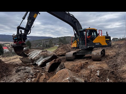 Видео: Строительство подъездной дороги длиной 280 м с помощью рыхлителя