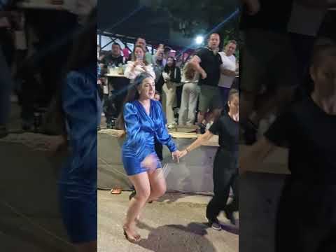 Видео: ВАСИЛИЈА ПЕТРОВА НА ВИСОКИ ПОТПЕТИЦИ ПОВЕДЕ ПРЕКРАСНО МАЛЕШЕВСКО ОРО ЗА ИЛИНДЕН ВО РУСИНОВО !