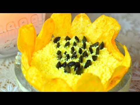 Видео: Салат Мимоза - Подсолнушек - очень вкусно! Современная классика из СССР Мамины рецепты
