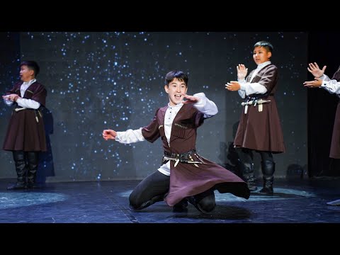Видео: Студия Кавказского танца «Асса Драйв». Народный танец «Джигиты»