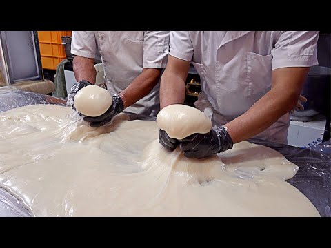 Видео: 8000 продано в день?! удивительные клейкие рисовые лепешки, приготовленные мастером рисовых лепешек