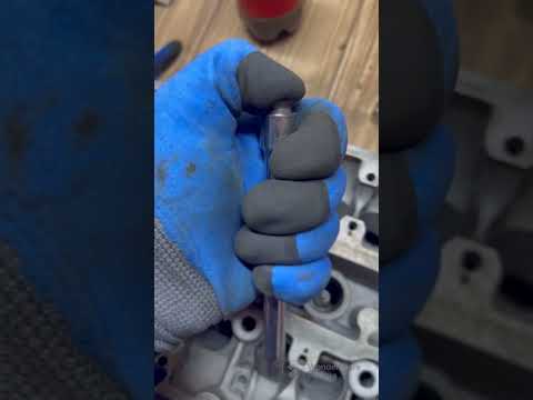 Видео: Установка#маслосъемных колпачков#как установить#Заменить#колпачки