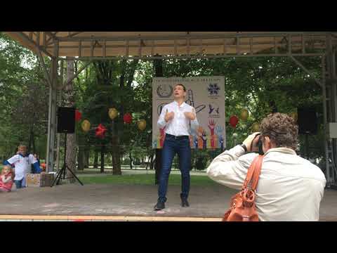 Видео: Жестовая песня Эмин - Лучше всех живу исп. Алексей Иванов