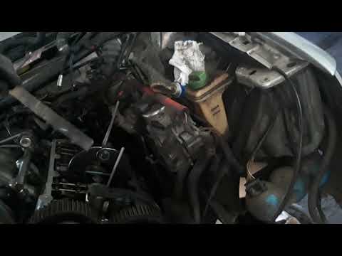 Видео: Ауди А6 с5 AVK 3.0 метки ГРМ как выставить без спец ключа фиксации фаз.