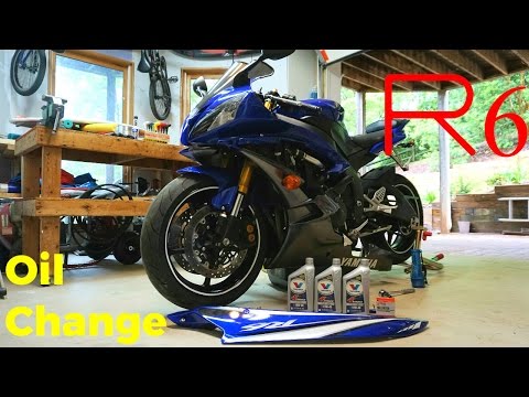 Видео: ('06-'16) Yamaha YZF-R6 Первая замена масла: самостоятельное обслуживание