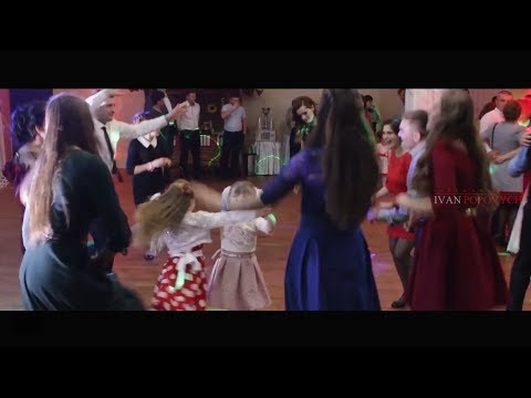 Видео: Весілля Гурт Ровесники Селиський кручений закарпатська у два боки  #коломийка