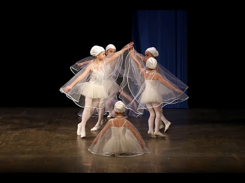 Видео: Белый снег, Ансамбль "Школьные годы"
