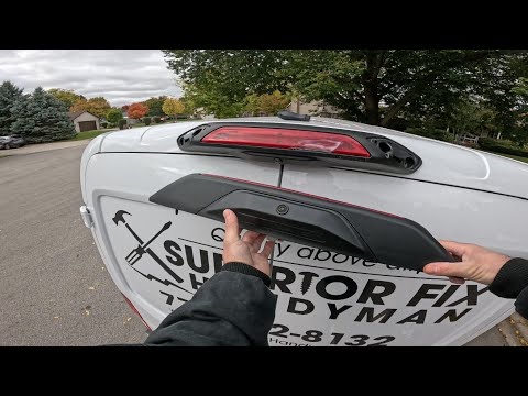 Видео: Замена верхнего заднего фонаря Ford Transit 250 2023 года — Установка камеры заднего вида
