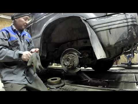 Видео: Замена колодок ручника Паджеро 2 .1994г.в 