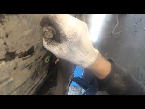 Видео: RAV 4 (ХА 30) Замена заднего сайлент-блока переднего рычага.