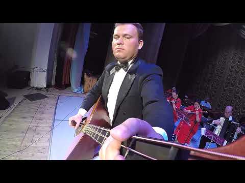 Видео: Михаил Тихонов (балалайка-контрабас) - В пещере горного короля (Э.Григ/Apocalyptica)