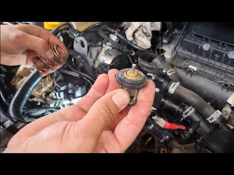 Видео: Замена термоэлемента термостата на 75 °C вместо штатного 85 °C Renault R9M 452 Biturbo.