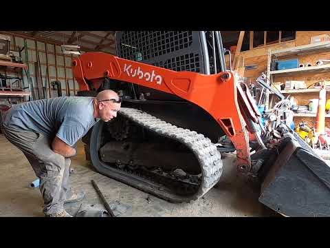 Видео: Замена переднего натяжного ролика Kubota SVL 75-2