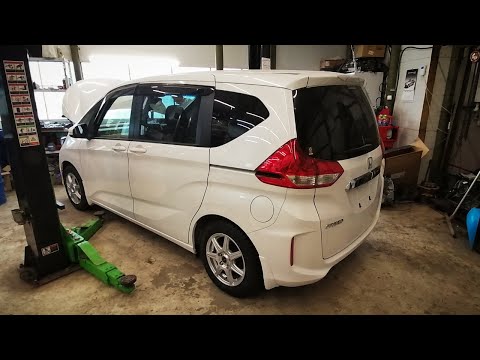 Видео: Honda Freed GB5 2016 года - Техническое обслуживание у Хирурга