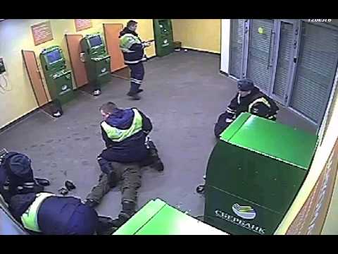 Видео: Задержание подозрительных посетителей Сбербанка в Зеленограде