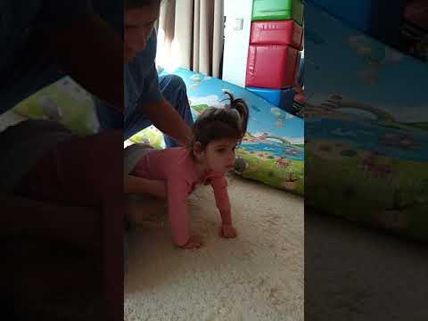 Видео: Четвереньки.Шаговый рефлекс на руках.ДЦП