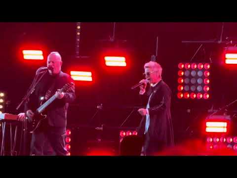 Видео: Светлана Сурганова и Вадим Самойлов на квартирнике у Маргулиса 13.11.2025г. (Фрагмент)