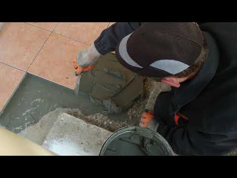 Видео: Укладка плитки на толстый слой.