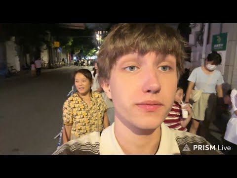 Видео: Игорь Слакер В Китае с девушкой | Шанхай - центр города | День 3