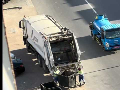 Видео: Garbage Trucks In Oman/ Мусоровозы в Омане