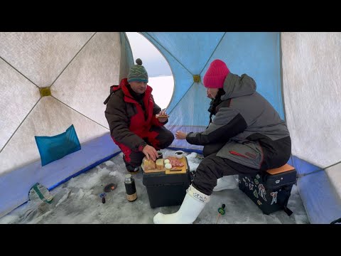 Видео: НАСТОЯЩАЯ ЗИМА и ХОРОШИЙ ЛЁД, РЫБАЛКА, ПОДВОДНАЯ СЪЁМКА, ОТДЫХАЕМ с ЖЕНОЙ, ЧТО СЛУЧИЛОСЬ с AUDI 100.