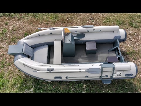 Видео: Обзор лодки алюминиевый РИБ "VOYAGE 390" консольный + фальшборт! 