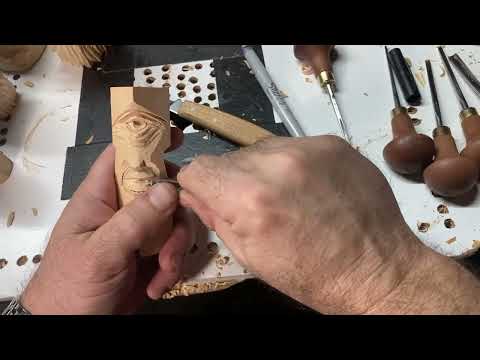 Видео: Как сделать губы красивее