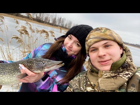 Видео: ПЕРВЫЙ РАЗ С ЖЕНОЙ НА ЗИМНЕЙ РЫБАЛКЕ! Ловля щуки на ЖЕРЛИЦЫ…