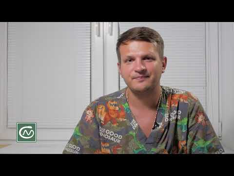 Видео: Первая помощь детям при порезах, ушибах и ссадинах