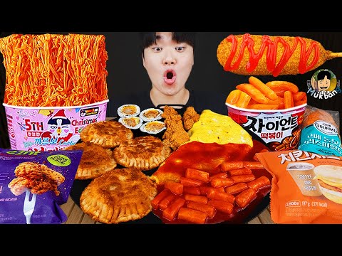 Видео: Текст) ASMR MUKBANG острый рамэн и хот-доги с сыром, пицца и ттеокбокки !! Корейский магазин