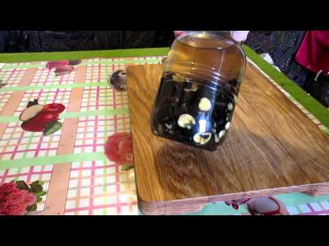 Видео: Настойка живокоста (окопника) на самогоне. Народный рецепт. // Олег Карп